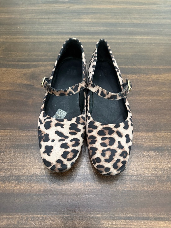 GAP Shoes - GAP Leopard Print Mary Jane Flats in Tan and Black